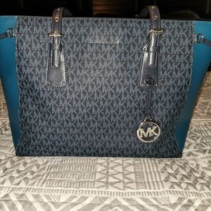 ❌SOLD❌NWOT Michael Kors Voyager East West Extra Large Tote in Navy/Dark Teal 👜